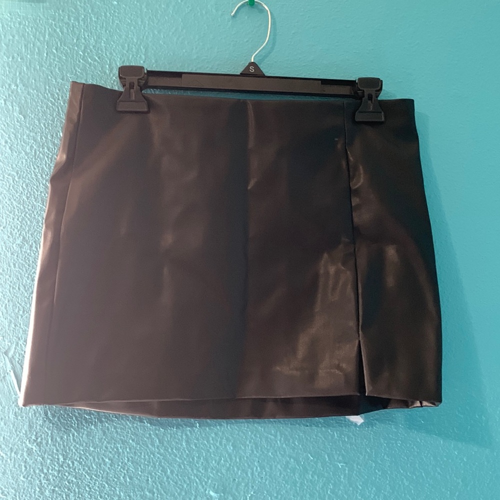 Cute vegan mini skirt.